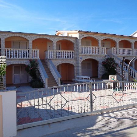 Apartman Kristo Vir Exterior foto