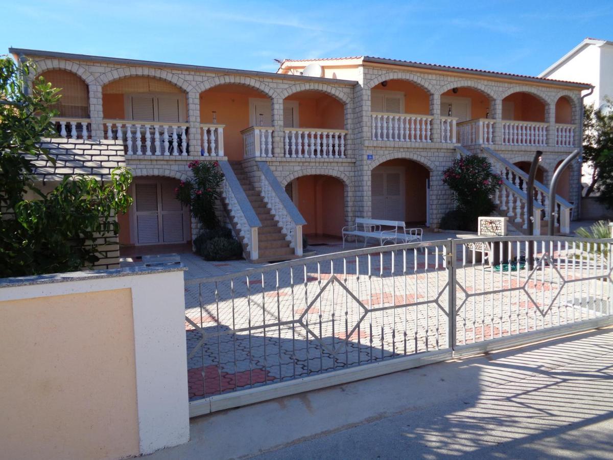 Apartman Kristo Vir Exterior foto