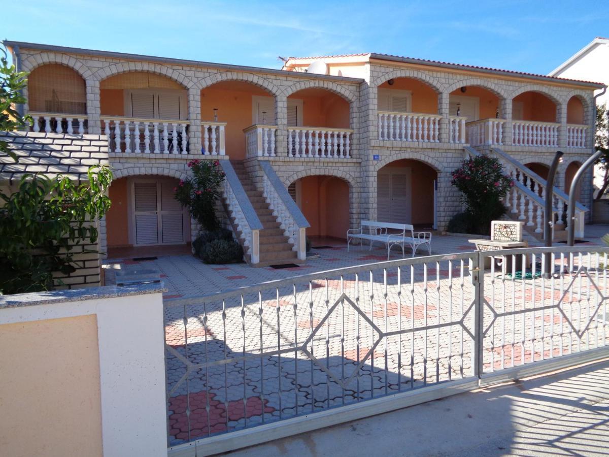 Apartman Kristo Vir Exterior foto